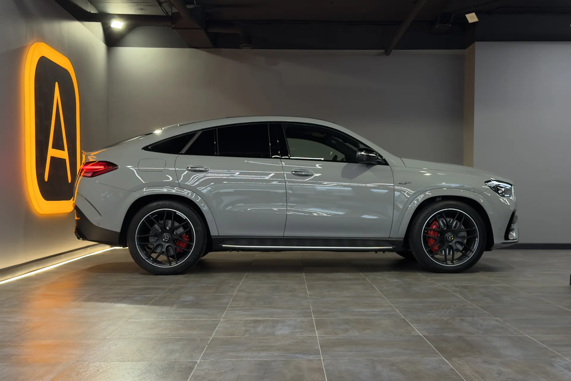 Надёжный Mercedes-Benz AMG GLE53 4MATIC 2025 3.0 л 544 л.с Гибрид с двигателем 3,0 л, Серый, пробег 100 км, Автомат, поставка из Германия