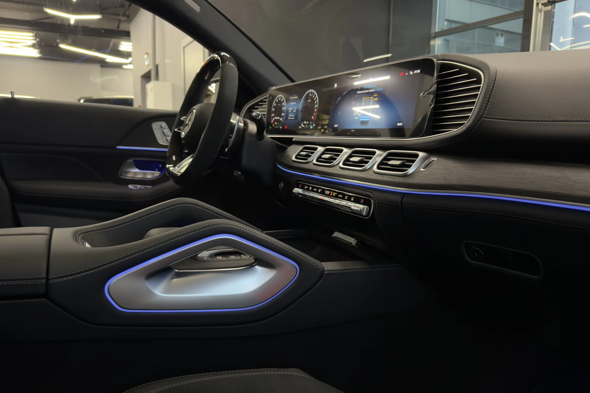 Купить Mercedes-Benz AMG GLE53 4MATIC 2025 3.0 л 544 л.с Гибрид с минимальным пробегом 100 км, Серый, доставим из Германия в любой город РФ