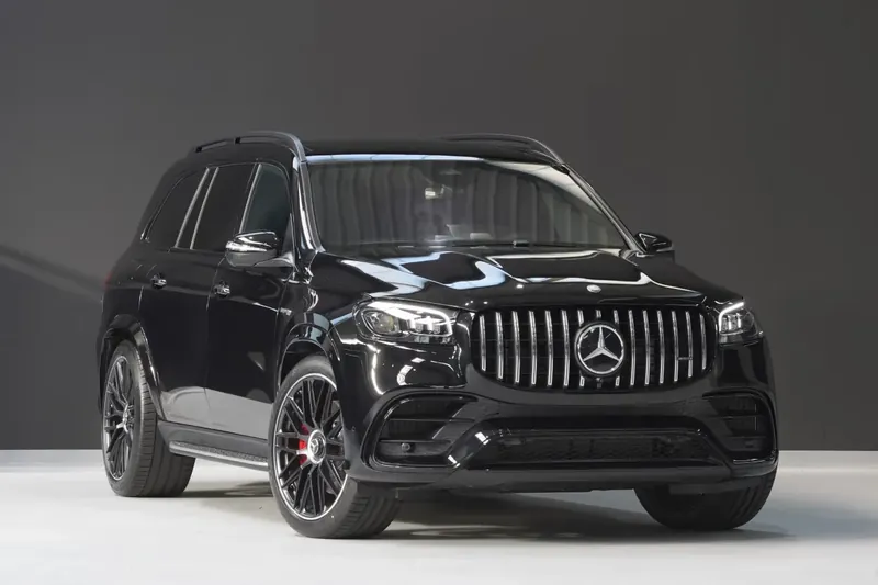 Заказать Mercedes-Benz AMG GLS 63 4MATIC+ ULTIMATE 2026 4.0 л 612 л.с Бензин с пробегом 50 км, Автомат, Полный привод, цвет Чёрный, поставка из Германия, доставка по РФ AMG GLS 63 4MATIC+ ULTIMATE - фото 3