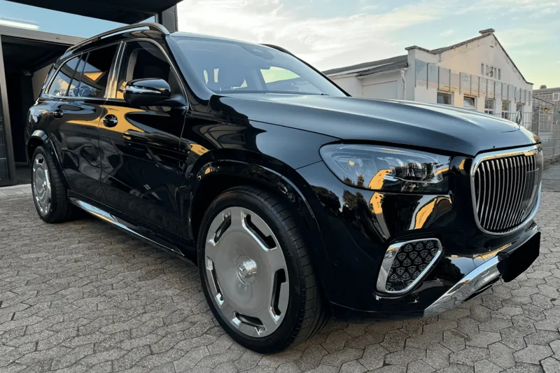 Заказать Mercedes-Benz AMG GLS 600 Maybach 4MATIC 2026 4.0 л 557 л.с Бензин с пробегом 22 км, Автомат, Полный привод, цвет Чёрный, поставка из Германия, доставка по РФ Maybach GLS 600 4MATIC - фото 3