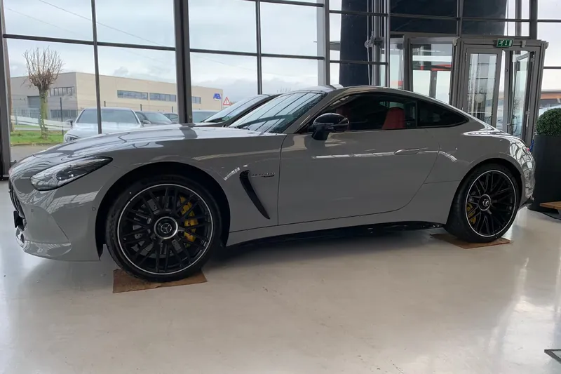Заказать Mercedes-Benz AMG GT 63 4MATIC+ Premium Plus 2026 4.0 л 585 л.с Бензин с пробегом 40 км, Автомат, Полный привод, цвет Серый, поставка из Германия, доставка по РФ AMG GT 63 4MATIC+ Premium Plus - фото 3