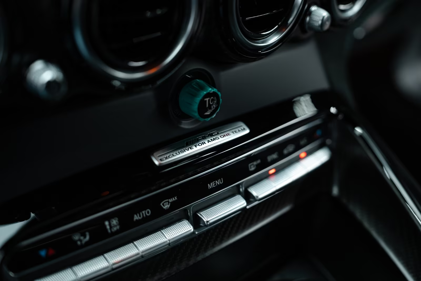 Купить Mercedes-Benz AMG GT Black Series Project One Edition (1 of 275) 2021 4.0 л 730 л.с Бензин с доставкой: пробег 1 950 км, Чёрный, Автомат, Задний привод, поставка из Германия