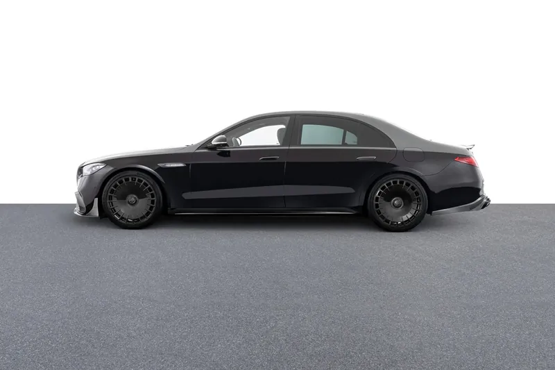 Заказать Mercedes-Benz Brabus S 63 AMG E Performance 1000 BICHROMATIC 2026 4.4 л 1000 л.с Гибрид с пробегом 10 км, Автомат, Полный привод, цвет Чёрный, поставка из Германия, доставка по РФ S-Class 63 E Performance 1000 Bichromatic - фото 3