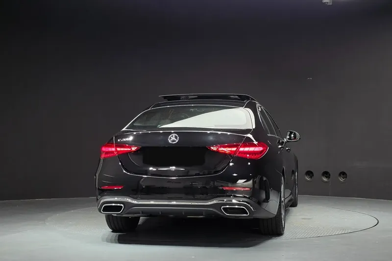 Заказать Mercedes-Benz C-Class C200 AMG Line 2026 1.5 л 204 л.с Бензин с пробегом 1 658 км, Автомат, Задний привод, цвет Чёрный, поставка из Корея, доставка по РФ C-Class C200 AMG Line - фото 3