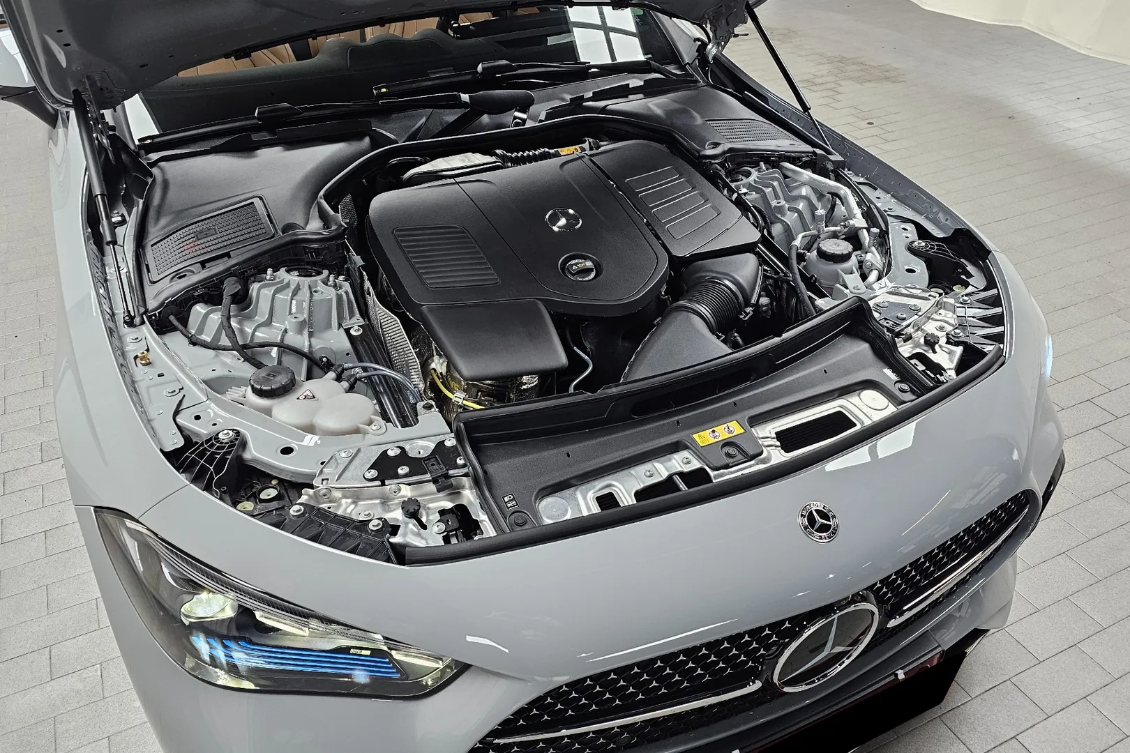 Доставка по РФ: Mercedes-Benz CLE200 Cabriolet 2025 2.0 л 204 л.с Бензин, Серый, пробег 3 436 км, Задний привод, Автомат, осмотр возможен в Москве