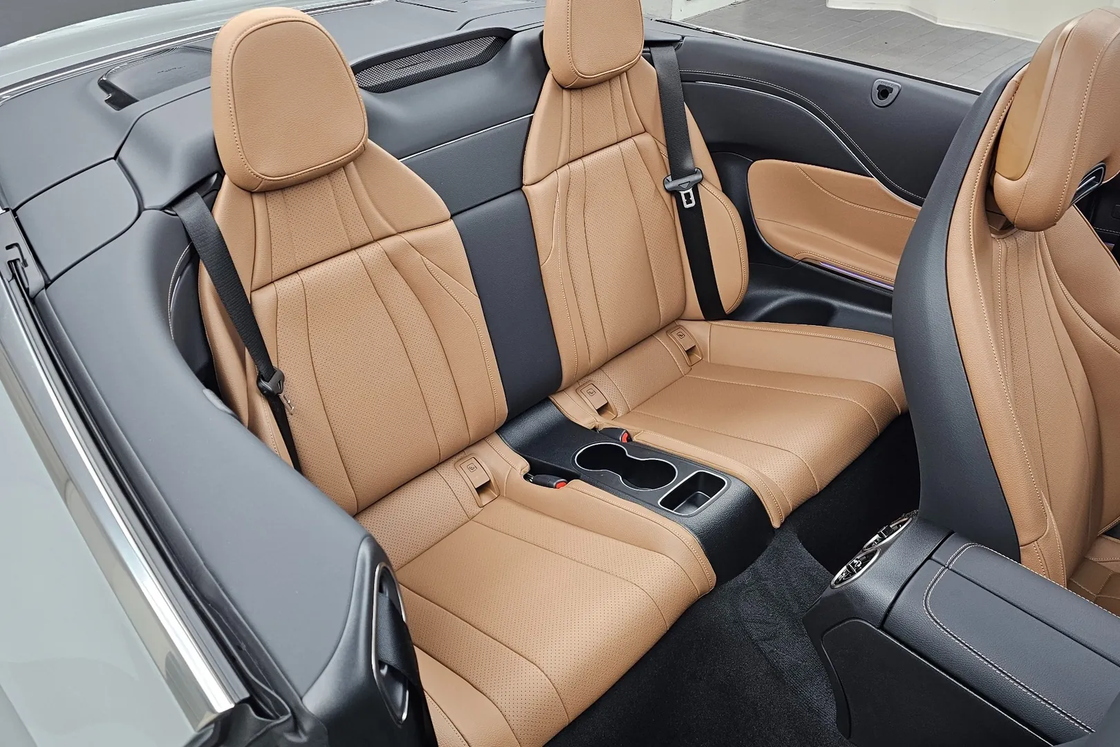 Надёжный Mercedes-Benz CLE200 Cabriolet 2025 2.0 л 204 л.с Бензин с двигателем 2,0 л, Серый, пробег 3 436 км, Автомат, поставка из Германия