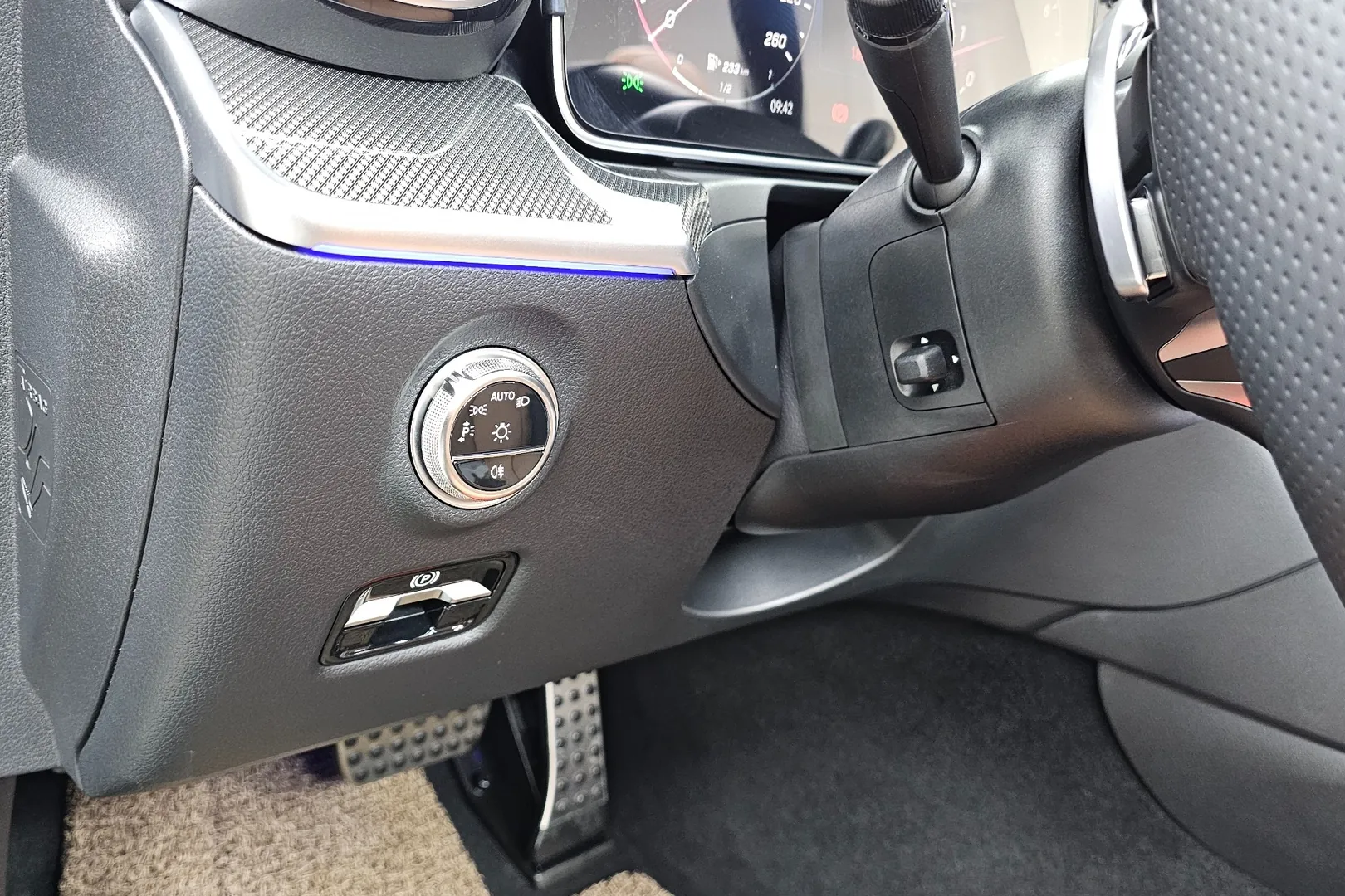 Купить Mercedes-Benz CLE200 Cabriolet 2025 2.0 л 204 л.с Бензин с минимальным пробегом 3 436 км, Серый, доставим из Германия в любой город РФ