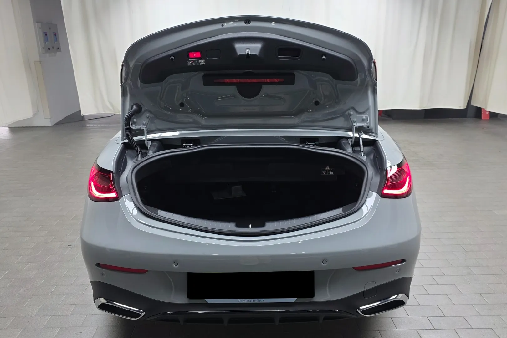 Доступен к заказу Mercedes-Benz CLE450 4MATIC Cabriolet 2025 3.0 л 381 л.с Бензин: Серый, коробка Автомат, привод Полный привод, осмотр и тест-драйв в Москве