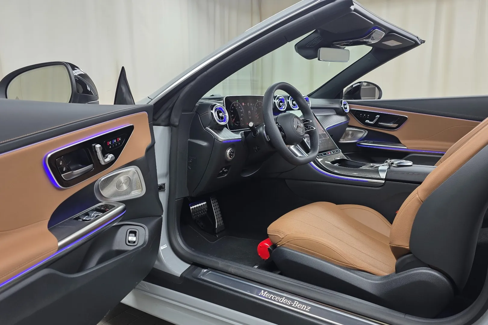 Выбор покупателей — Mercedes-Benz CLE450 4MATIC Cabriolet 2025 3.0 л 381 л.с Бензин, пробег 179 км, Серый, привезён из Германия, доставка по РФ