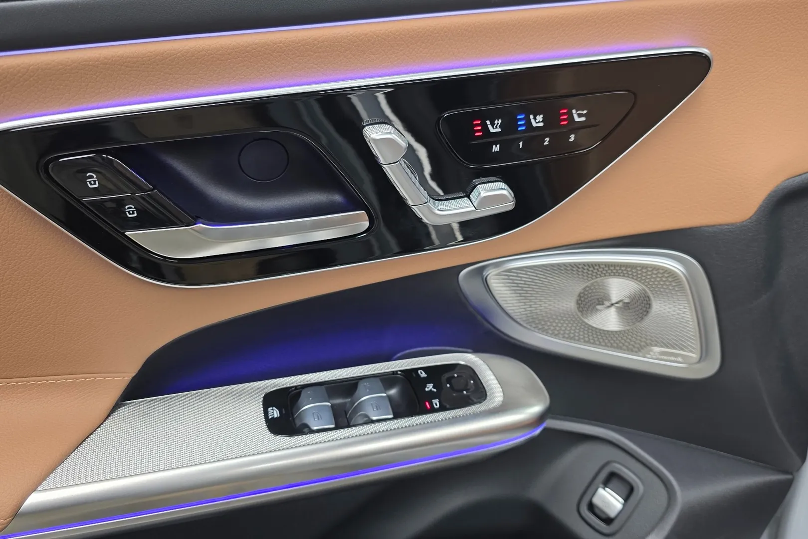 Купить Mercedes-Benz CLE450 4MATIC Cabriolet 2025 3.0 л 381 л.с Бензин с минимальным пробегом 179 км, Серый, доставим из Германия в любой город РФ