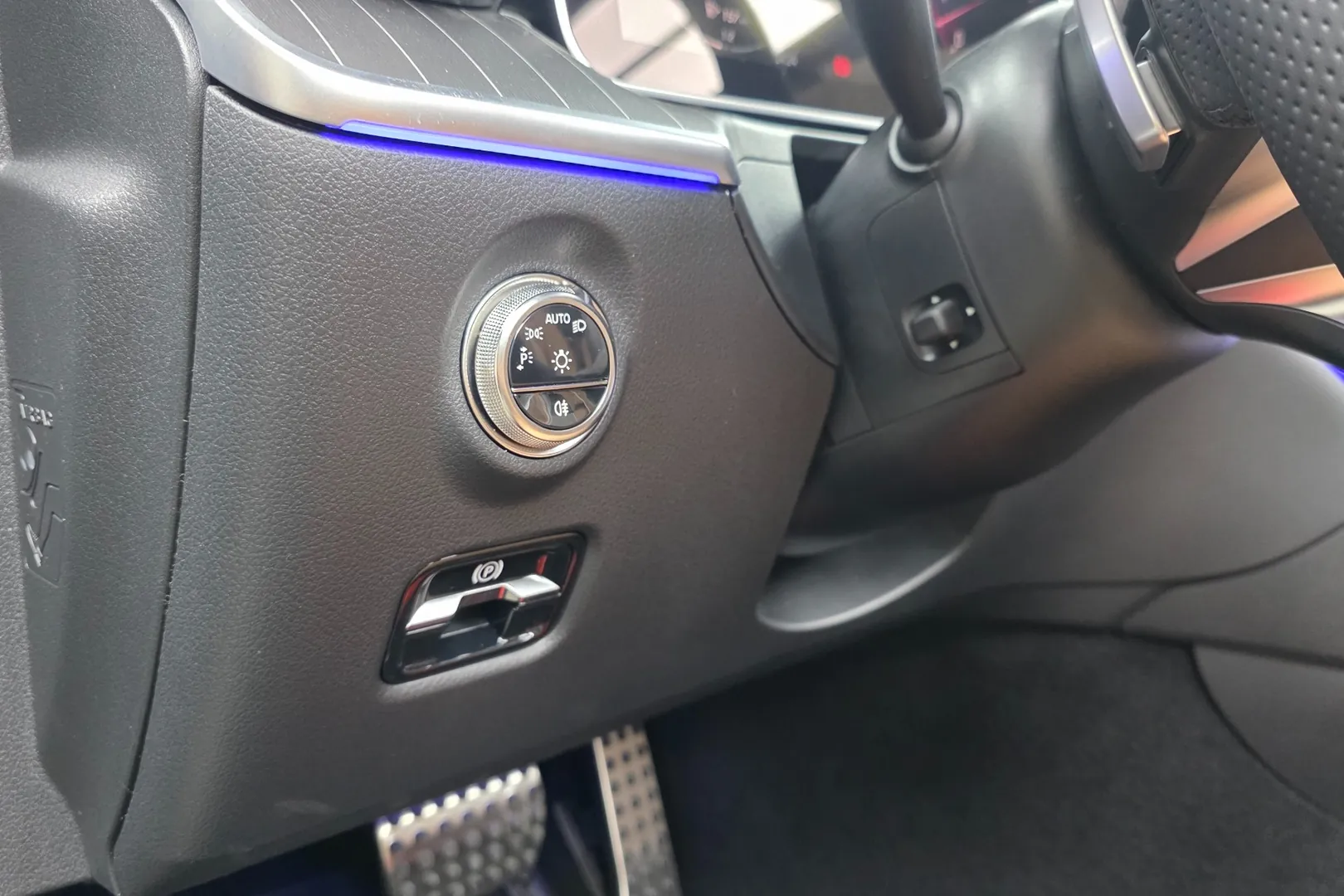 Новый Mercedes-Benz CLE450 4MATIC Cabriolet 2025 3.0 л 381 л.с Бензин в кузове Серый, коробка — Автомат, привод — Полный привод, страна производства — Германия