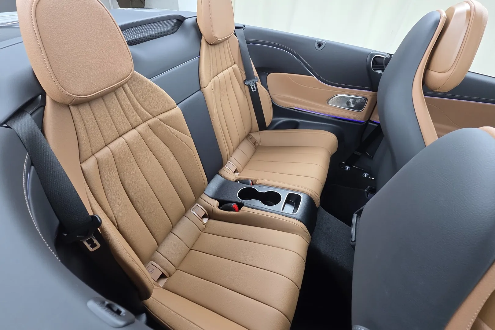 Надёжный Mercedes-Benz CLE450 4MATIC Cabriolet 2025 3.0 л 381 л.с Бензин с двигателем 3,0 л, Серый, пробег 179 км, Автомат, поставка из Германия