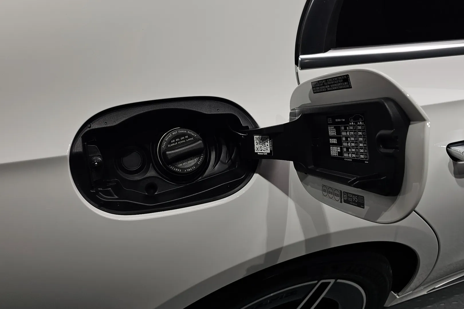 Mercedes-Benz E-Class E200 AMG Line 2026, белый, фото 33