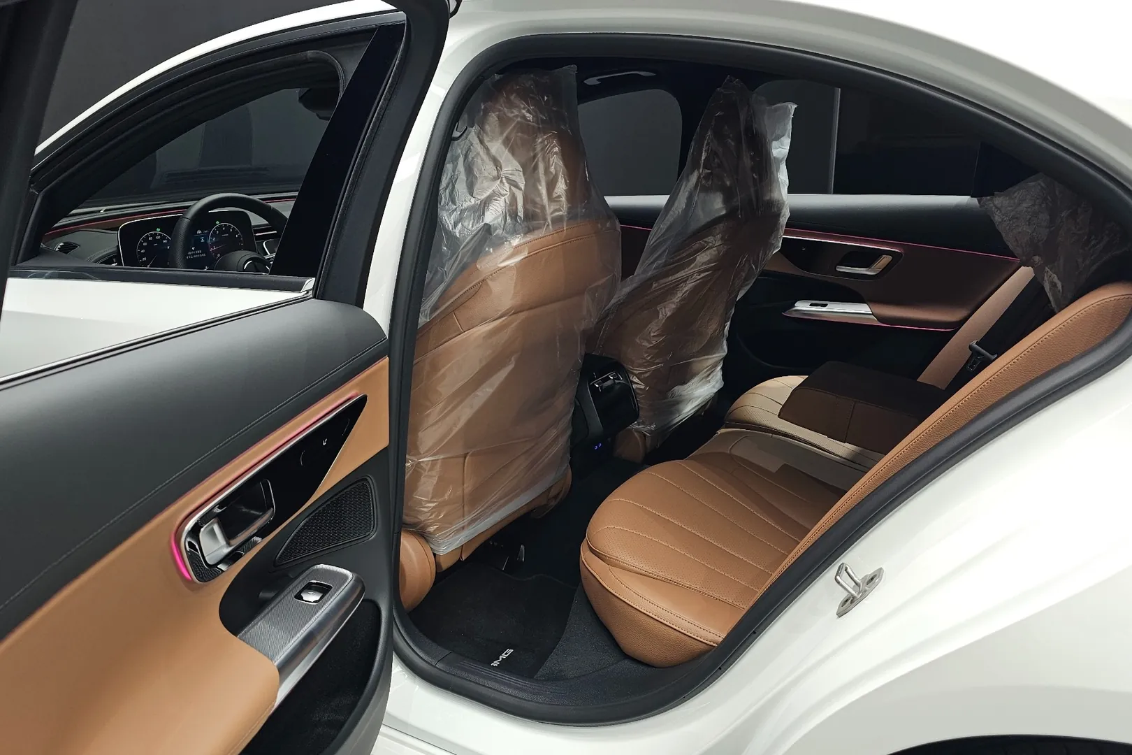 Надёжный Mercedes-Benz E-Class E200 AMG Line 2026 2.0 л 204 л.с Бензин с двигателем 2,0 л, Белый, пробег 16 км, Автомат, поставка из Корея, фото 8
