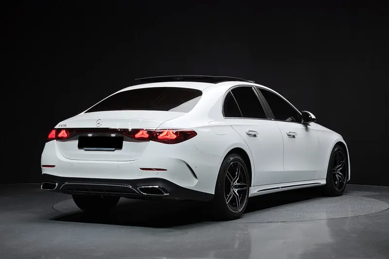 Заказать Mercedes-Benz E200 AMG Line 2025 2.0 л 204 л.с Бензин с пробегом 2 115 км, Автомат, Задний привод, цвет Белый, поставка из Германия, доставка по РФ E-Class 200 AMG Line — фото 3