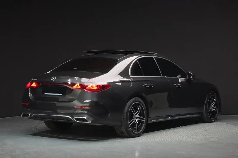 Заказать Mercedes-Benz E200 AMG Line 2025 2.0 л 204 л.с Бензин с пробегом 2 622 км, Автомат, Задний привод, цвет Серый, поставка из Германия, доставка по РФ E-Class 200 AMG Line — фото 3