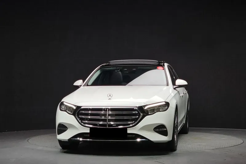 Mercedes-Benz E220d 4MATIC Exclusive 2024 2.0 л 197 л.с Дизель, новый авто, Полный привод, Автомат, цвет Белый, страна-производитель — Германия E-Class 220d 4MATIC Exclusive — фото 2