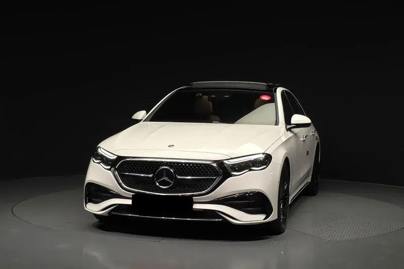 Mercedes-Benz E300 4MATIC AMG Line 2025 2.0 л 258 л.с Бензин, новый авто, Полный привод, Автомат, цвет Белый, страна-производитель — Германия E-Class 300 4MATIC AMG Line - фото 2