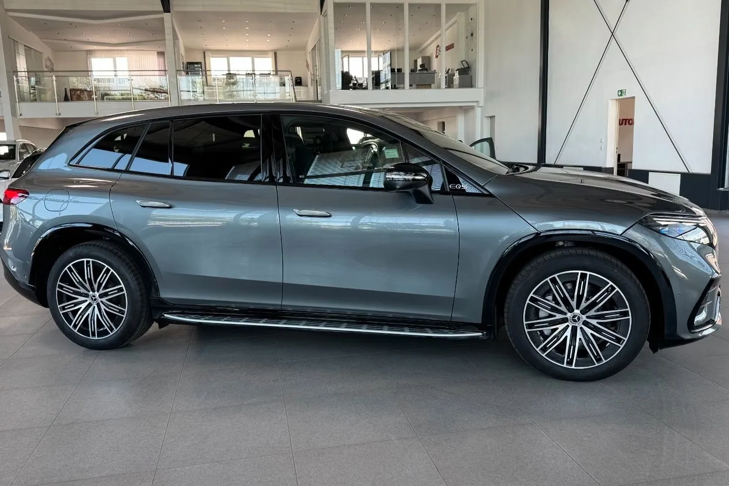 Mercedes-Benz EQS SUV 450 4MATIC AMG Line Business Class 2026 0.0 л 360 л.с Электричество в продаже: Серый, Автомат, Полный привод, страна-производитель — Германия, доставка по РФ, фото 4