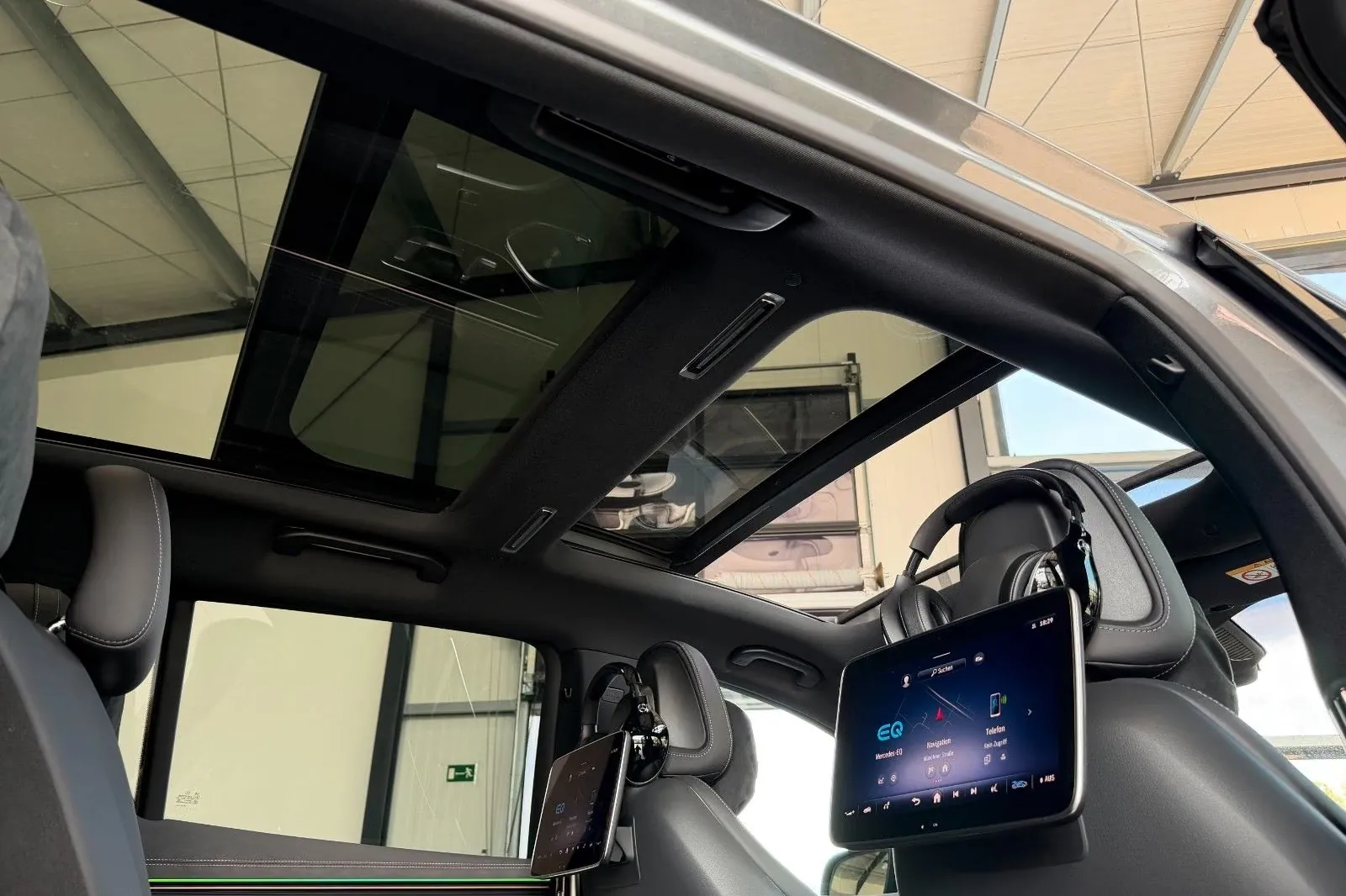 Mercedes-Benz EQS SUV 450 4MATIC AMG Line Business Class 2026 0.0 л 360 л.с Электричество, пробег 598 км, цвет кузова Серый, тип трансмиссии Автомат, привод Полный привод, из Германия, фото 18
