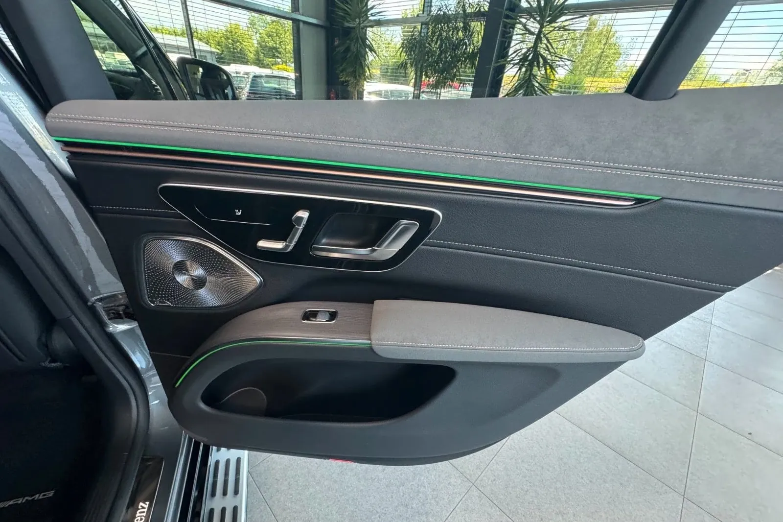 Купить Mercedes-Benz EQS SUV 450 4MATIC AMG Line Business Class 2026 0.0 л 360 л.с Электричество с доставкой: пробег 598 км, Серый, Автомат, Полный привод, поставка из Германия, фото 20