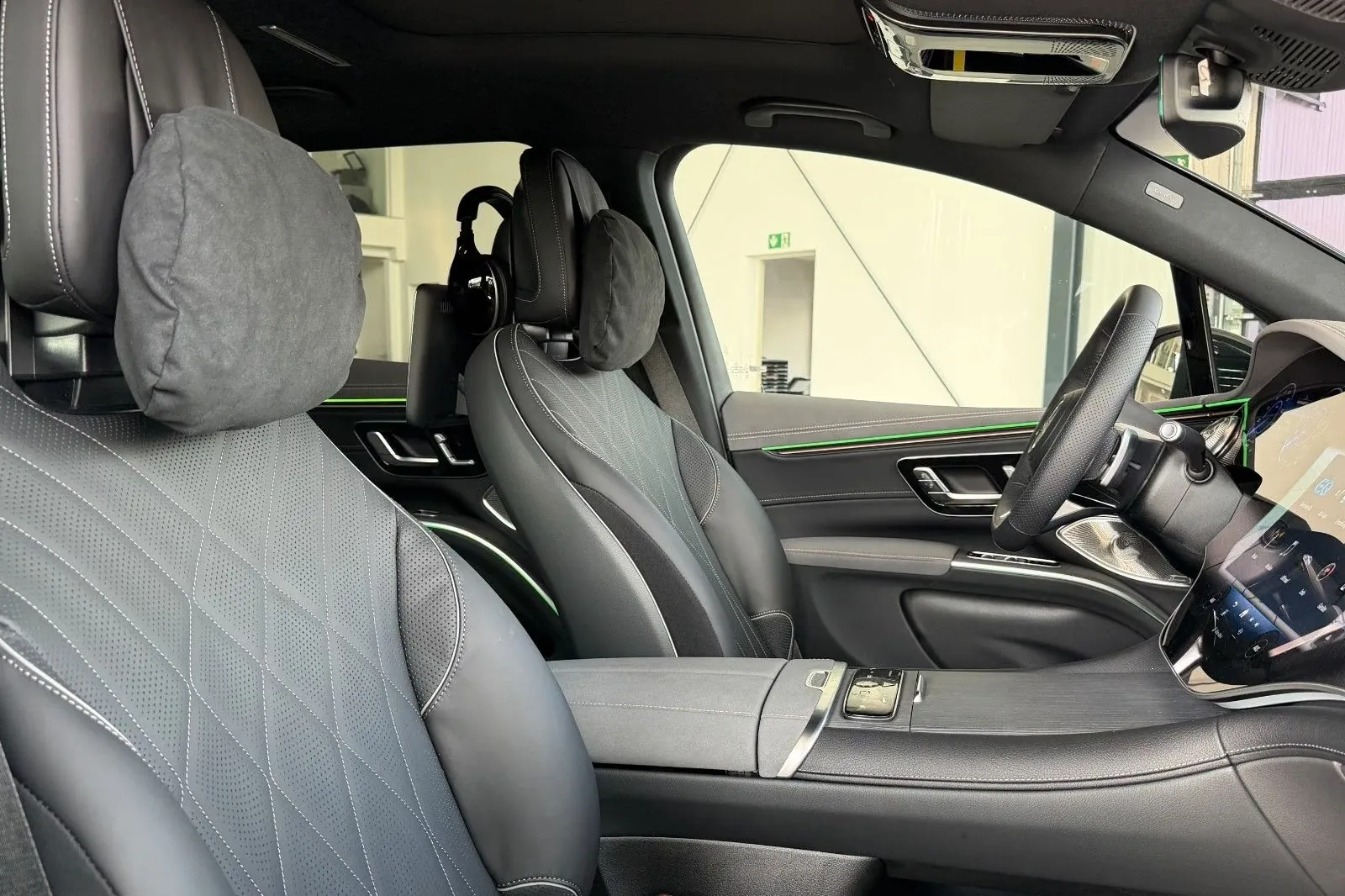 Mercedes-Benz EQS SUV 450 4MATIC AMG Line Business Class 2026, серый, фото 27