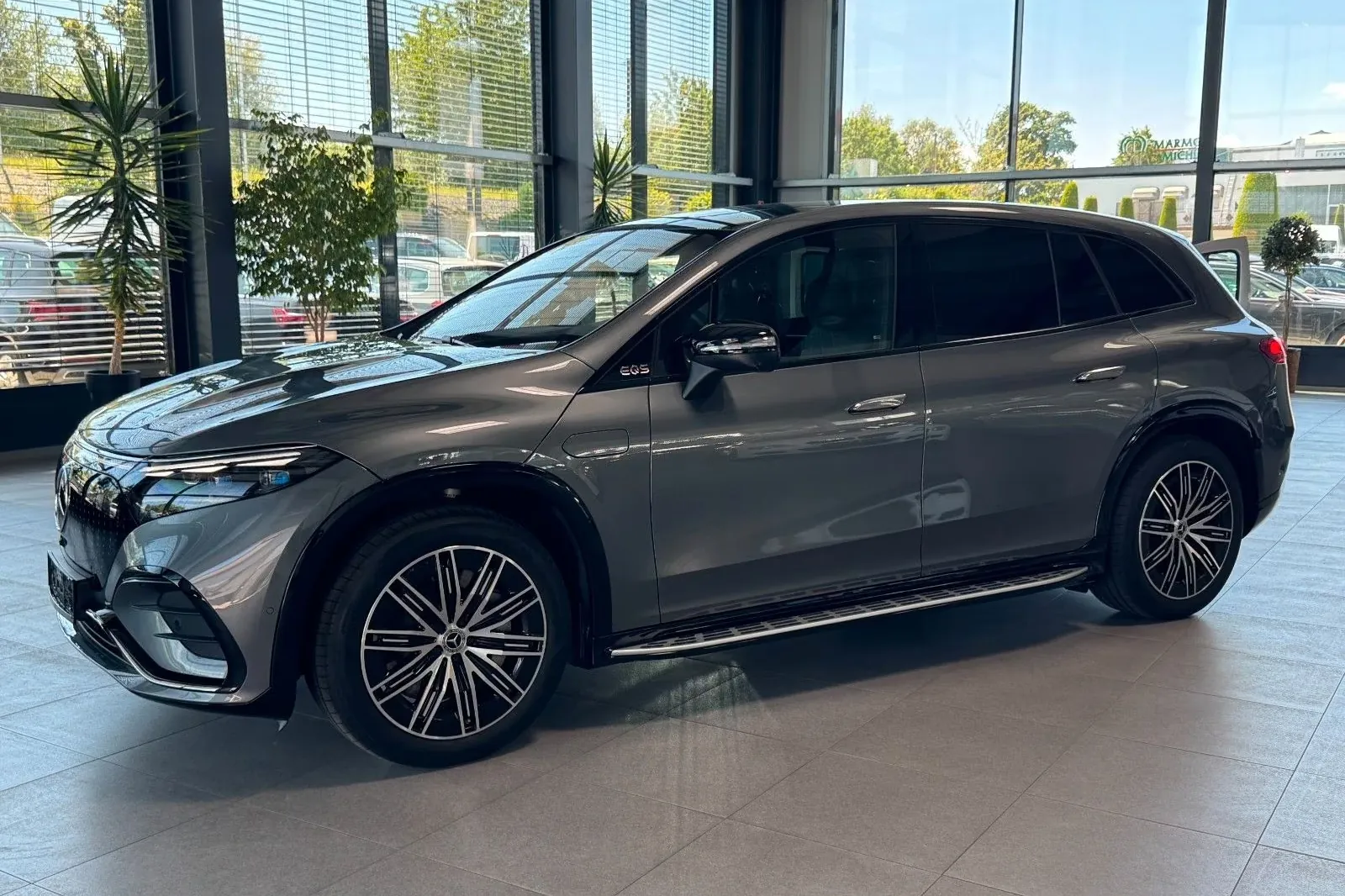 Mercedes-Benz EQS SUV 450 4MATIC AMG Line Business Class 2026 0.0 л 360 л.с Электричество, новый авто, Полный привод, Автомат, цвет Серый, страна-производитель — Германия EQS SUV 450 4MATIC AMG Line Business Class - фото 2