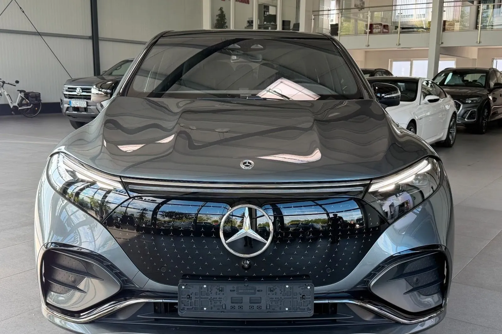 Купить Mercedes-Benz EQS SUV 450 4MATIC AMG Line Business Class 2026 0.0 л 360 л.с Электричество, Серый, Автомат, Полный привод — авто из Германия, с доставкой по всей России, фото 3