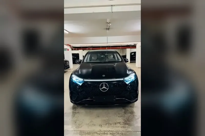 Заказать Mercedes-Benz EQS SUV 450+ 2026 0.0 л 360 л.с Электричество с пробегом 30 км, Автомат, Задний привод, цвет Чёрный, поставка из Германия, доставка по РФ EQS SUV 450+ - фото 3