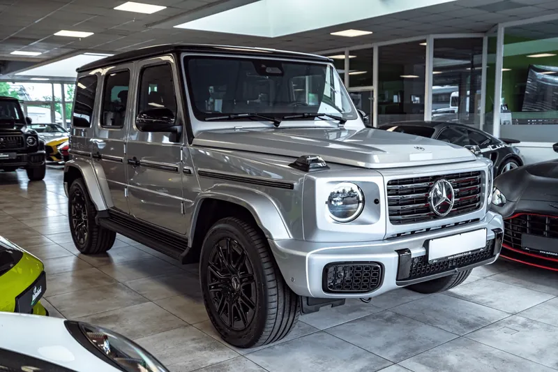 Заказать Mercedes-Benz G 450d AMG Line Superior Line 2026 3.0 л 367 л.с Дизель с пробегом 10 км, Автомат, Полный привод, цвет Серебристый, поставка из Германия, доставка по РФ G-Class G 450d AMG Line Superior Line - фото 3