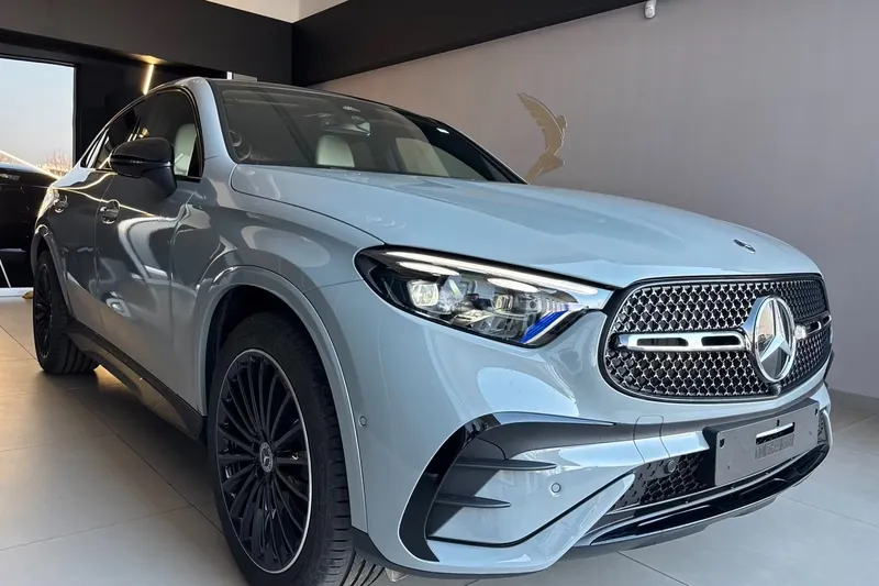Заказать Mercedes-Benz GLC 220d Coupé 4MATIC AMG Line 2026 2.0 л 197 л.с Дизель с пробегом 50 км, Автомат, Полный привод, цвет Серый, поставка из Германия, доставка по РФ GLC 220d Coupé 4MATIC AMG Line - фото 3