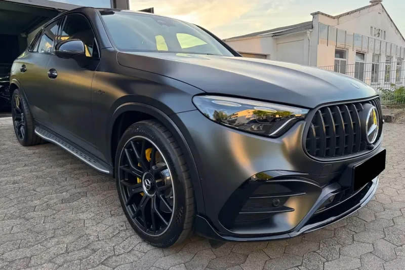 Заказать Mercedes-Benz GLC 63 AMG EDITION 1 2026 2.0 л 680 л.с Гибрид с пробегом 22 км, Автомат, Полный привод, цвет Серый, поставка из Германия, доставка по РФ AMG GLC 63 EDITION 1 - фото 3