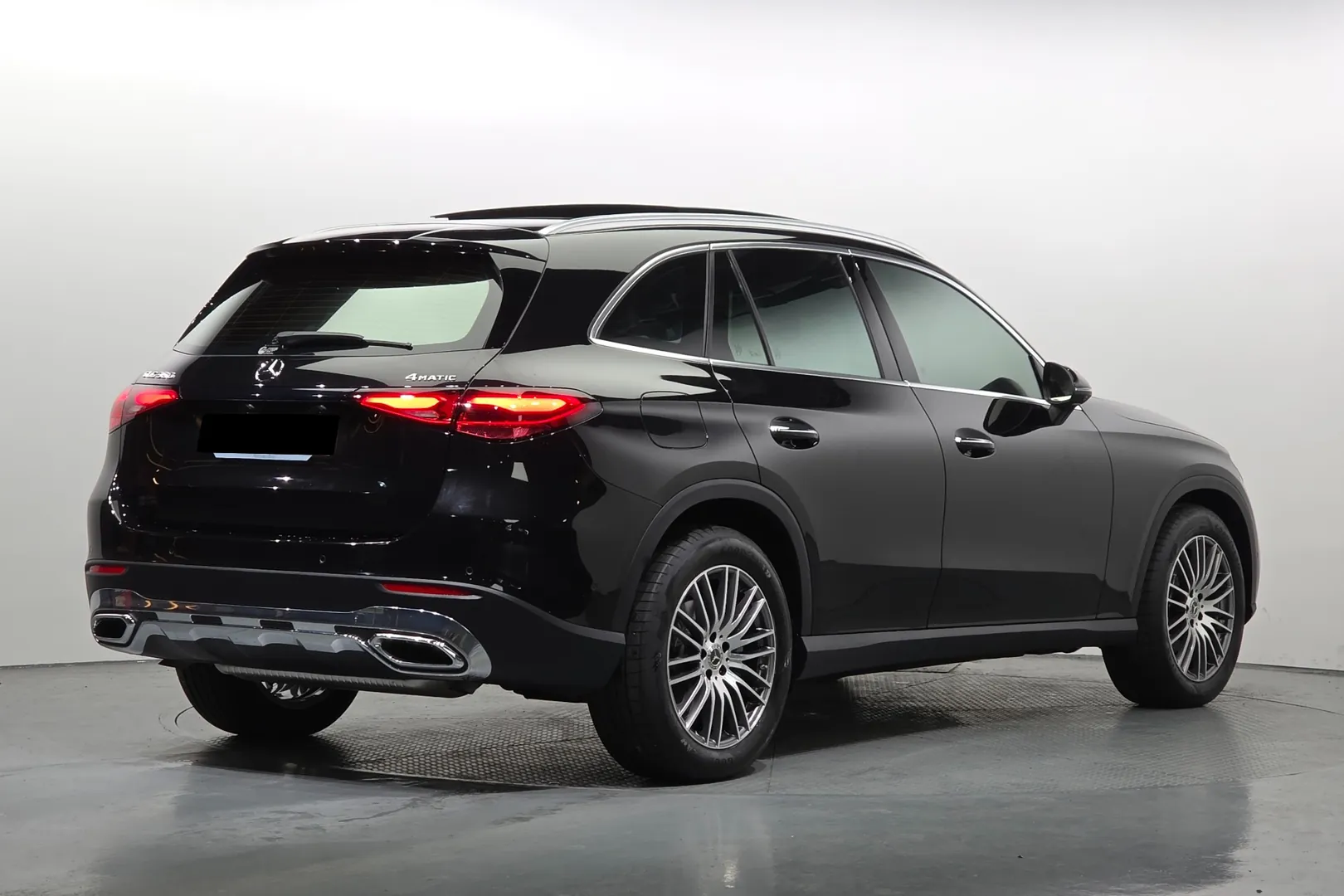 Заказать Mercedes-Benz GLC300 4MATIC Avantgarde 2025 2.0 л 258 л.с Бензин с пробегом 1 760 км, Автомат, Полный привод, цвет Чёрный, поставка из Германия, доставка по РФ