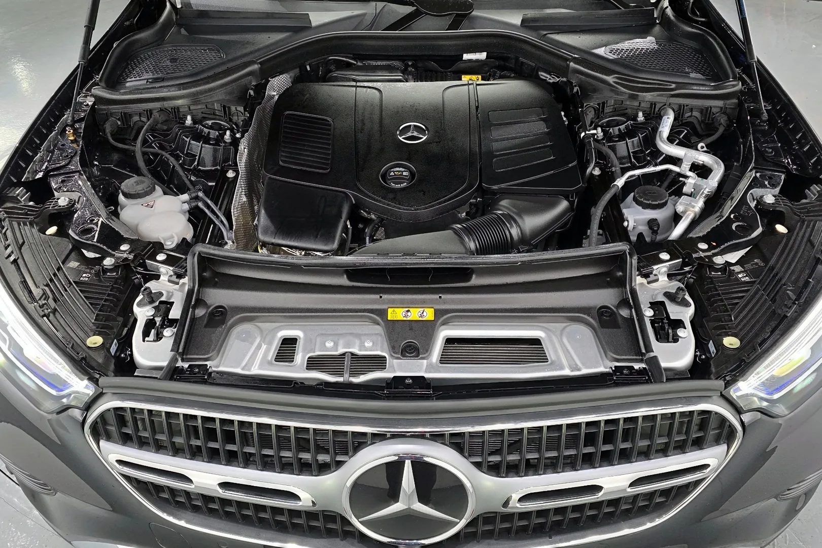 Доставка по РФ: Mercedes-Benz GLC300 4MATIC Avantgarde 2025 2.0 л 258 л.с Бензин, Чёрный, пробег 1 760 км, Полный привод, Автомат, осмотр возможен в Москве