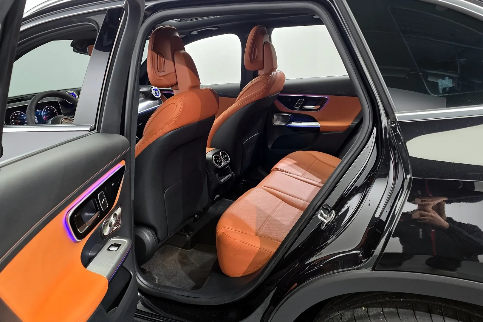 Автомобиль Mercedes-Benz GLC300 4MATIC Avantgarde 2025 2.0 л 258 л.с Бензин, Чёрный, пробег 1 760 км, производство — Германия, доставка по РФ