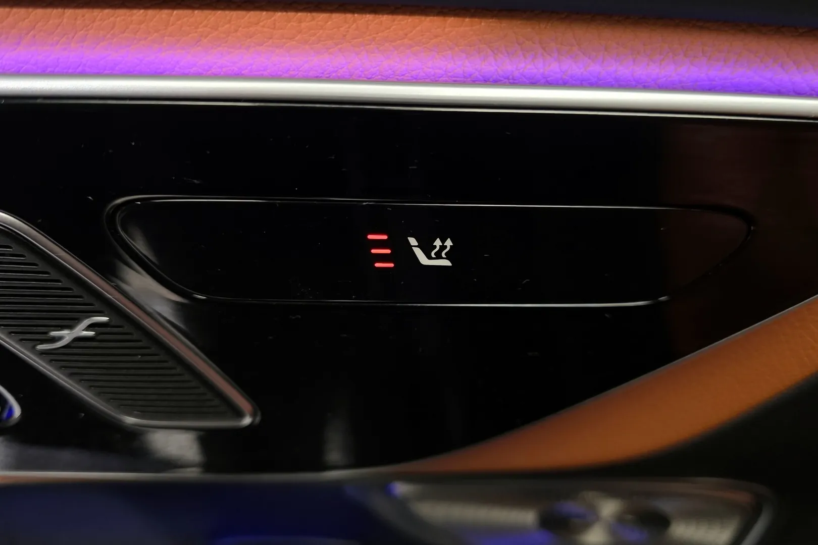 Купить Mercedes-Benz GLC300 4MATIC Avantgarde 2025 2.0 л 258 л.с Бензин с минимальным пробегом 1 760 км, Чёрный, доставим из Германия в любой город РФ