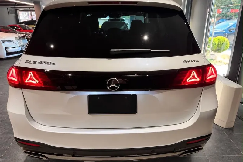 Заказать Mercedes-Benz GLE 450e 4MATIC, AMG Line 2026 3.0 л 435 л.с Гибрид с пробегом 11 км, Автомат, Полный привод, цвет Белый, поставка из Германия, доставка по РФ GLE 450e 4MATIC, AMG Line - фото 3