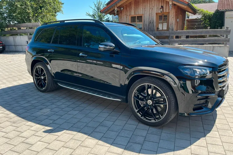 Заказать Mercedes-Benz GLS 450d 4MATIC AMG Line 2026 3.0 л 367 л.с Дизель с пробегом 50 км, Автомат, Полный привод, цвет Чёрный, поставка из Германия, доставка по РФ GLS 450d 4MATIC AMG Line - фото 3
