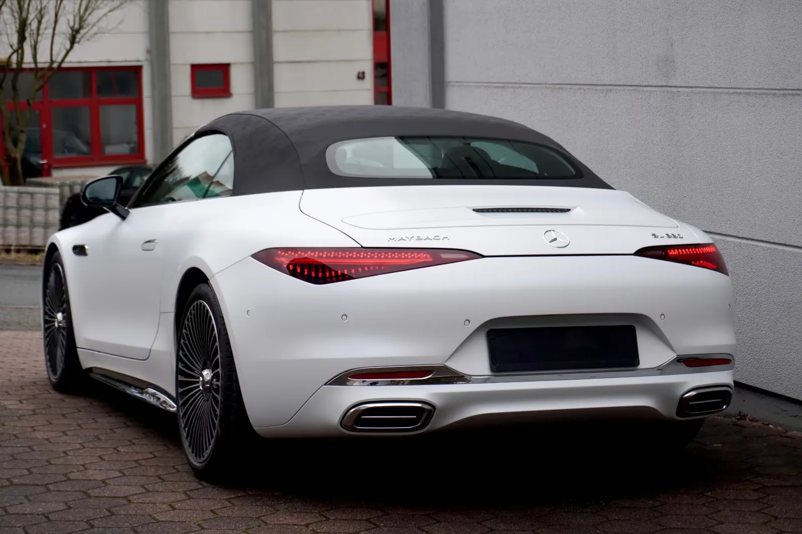 Новый Mercedes-Benz Maybach SL 680 MONOGRAM SERIES 2025 4.0 л 585 л.с Бензин: Полный привод, Белый, коробка — Автомат, привезён из Германия, доставка по регионам