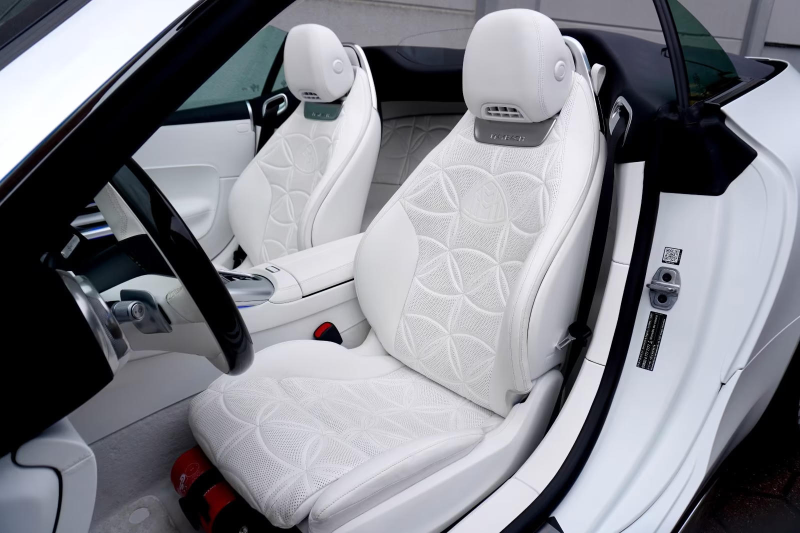 Купить Mercedes-Benz Maybach SL 680 MONOGRAM SERIES 2025 4.0 л 585 л.с Бензин с минимальным пробегом 4 850 км, Белый, доставим из Германия в любой город РФ