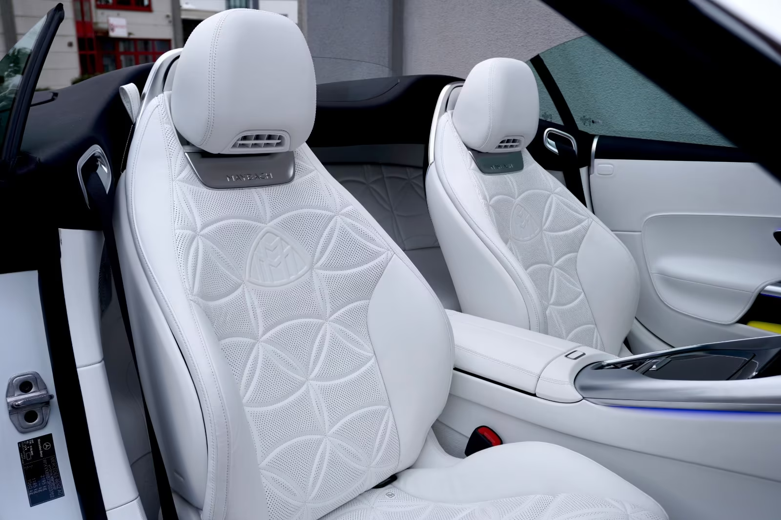 Mercedes-Benz Maybach SL 680 MONOGRAM SERIES 2025 4.0 л 585 л.с Бензин, пробег 4 850 км, цвет кузова Белый, тип трансмиссии Автомат, привод Полный привод, из Германия