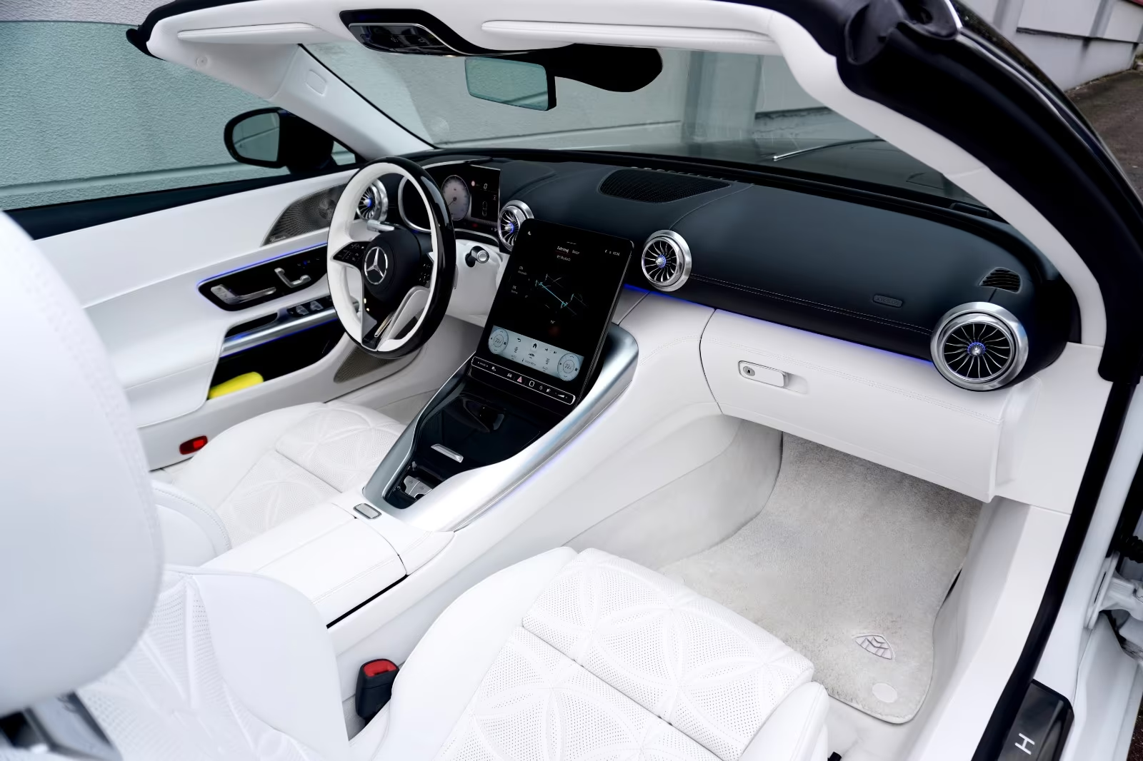 Mercedes-Benz Maybach SL 680 MONOGRAM SERIES 2025 4.0 л 585 л.с Бензин, пробег 4 850 км, Белый, Полный привод, Автомат, авто из Германия, доставка по РФ