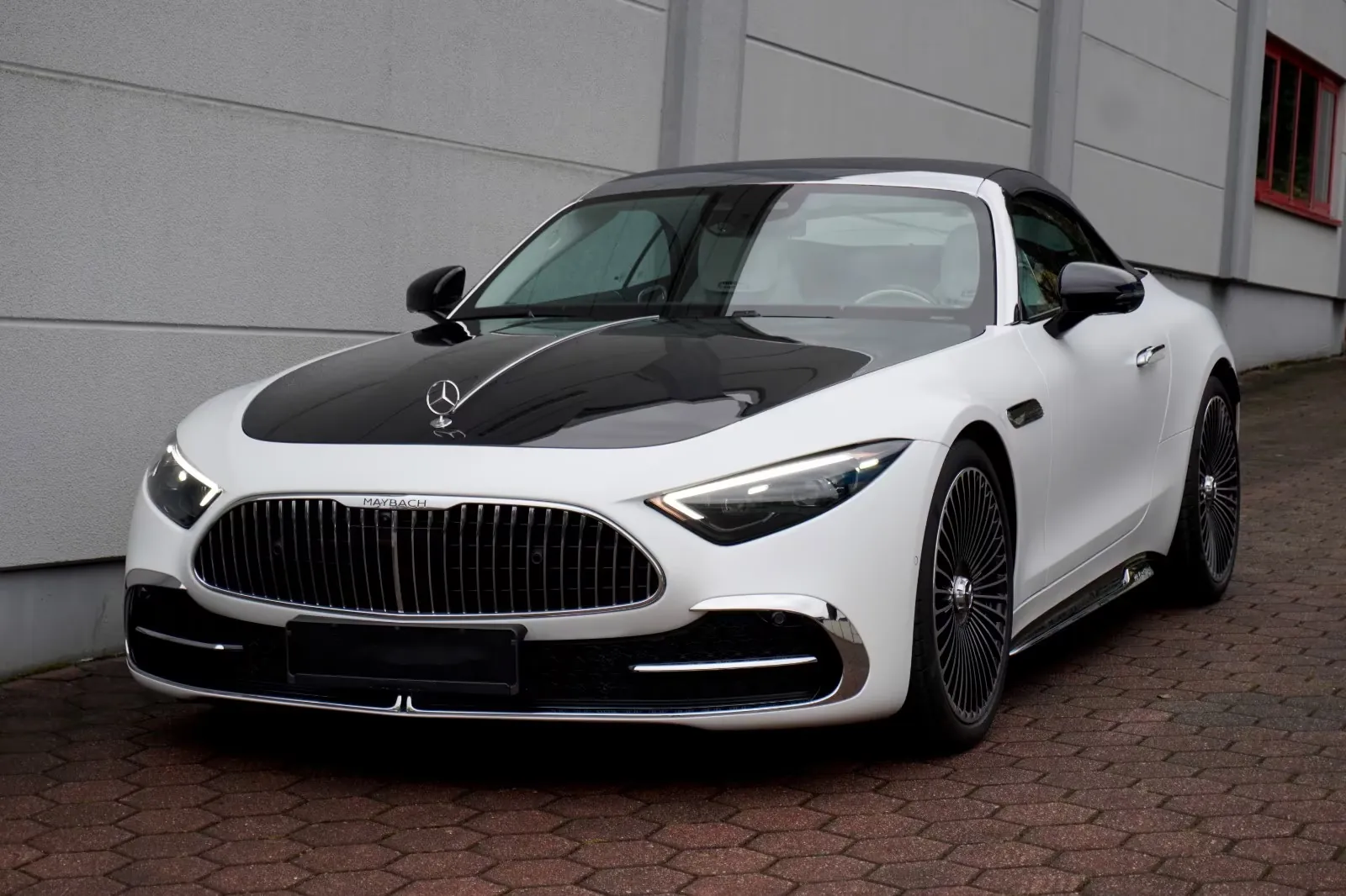 Заказать Mercedes-Benz Maybach SL 680 MONOGRAM SERIES 2025 4.0 л 585 л.с Бензин с пробегом 4 850 км, Автомат, Полный привод, цвет Белый, поставка из Германия, доставка по РФ
