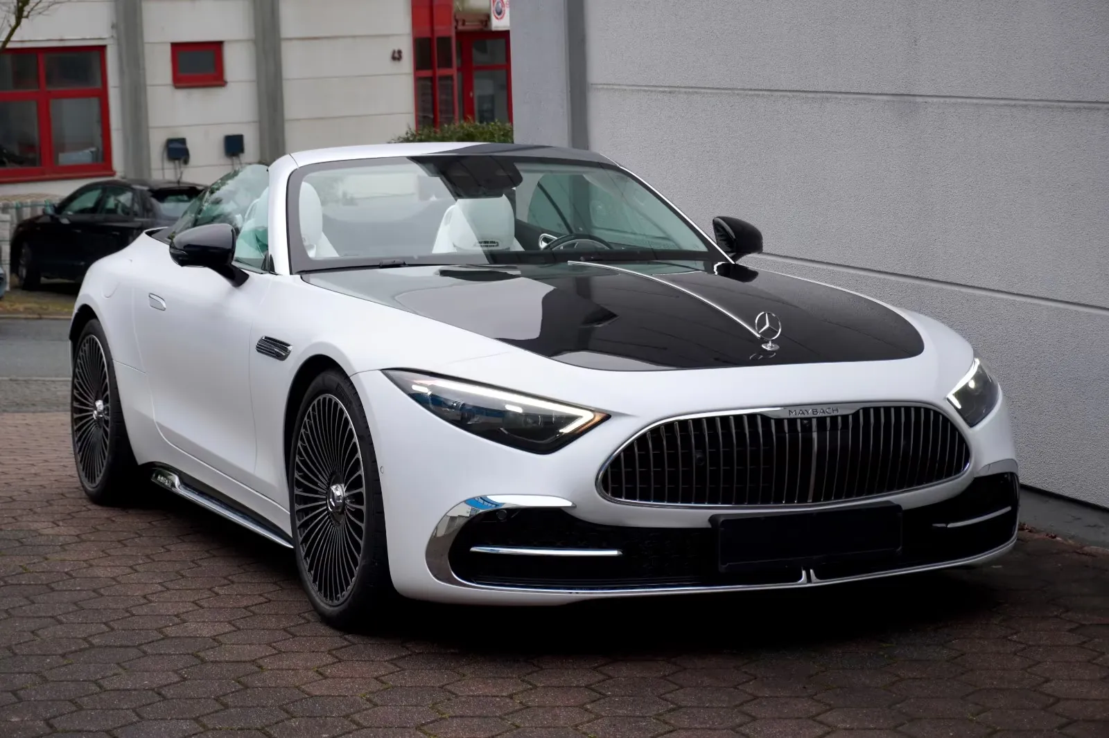 Купить Mercedes-Benz Maybach SL 680 MONOGRAM SERIES 2025 4.0 л 585 л.с Бензин, Белый, Автомат, Полный привод — авто из Германия, с доставкой по всей России