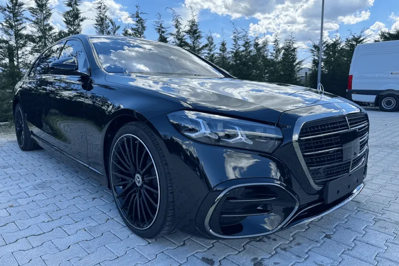 Заказать Mercedes-Benz S 450d Long AMG Line Plus Facelift MY27 2026 3.0 л 387 л.с Дизель с пробегом 22 км, Автомат, Полный привод, цвет Чёрный, поставка из Германия, доставка по РФ S-Class S 450d Long AMG Line Plus Facelift MY27 - фото 3