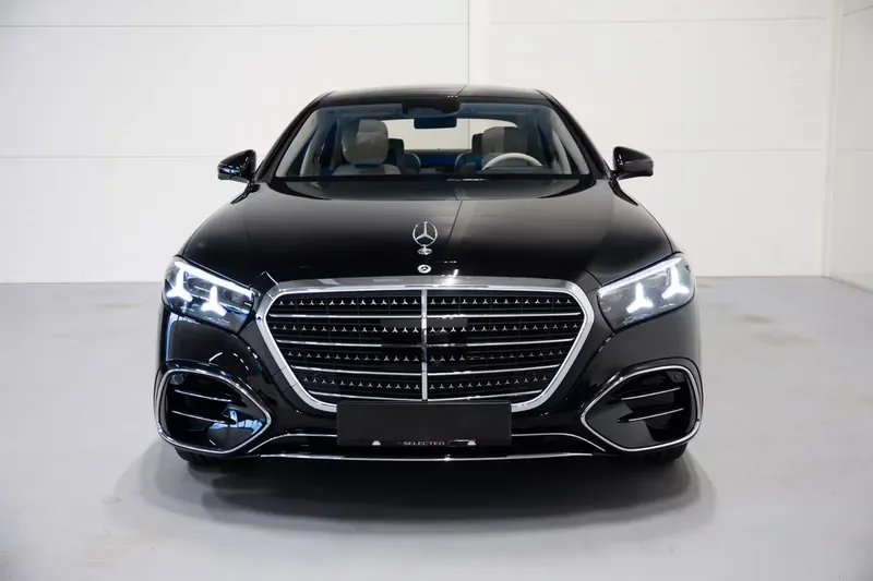 Заказать Mercedes-Benz S 580 Long FACELIFT 2026 4.0 л 537 л.с Бензин с пробегом 10 км, Автомат, Полный привод, цвет Чёрный, поставка из Германия, доставка по РФ S-Class S 580 Long FACELIFT - фото 3
