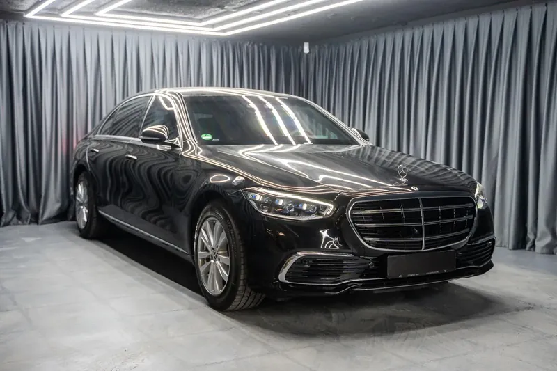 Заказать Mercedes-Benz S 680 4M GUARD Armoured VR10 FULL STOCK 2025 6.0 л 612 л.с Бензин с пробегом 50 км, Автомат, Полный привод, цвет Чёрный, поставка из Германия, доставка по РФ S 680 4M GUARD Armoured VR10 FULL STOCK — фото 3