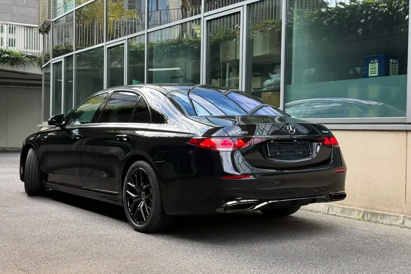 Заказать Mercedes-Benz S-Class 500 L 4MATIC, AMG Line 2026 3.0 л 449 л.с Бензин с пробегом 25 км, Автомат, Полный привод, цвет Чёрный, поставка из Германия, доставка по РФ S-Class 500 L 4MATIC, AMG Line - фото 3