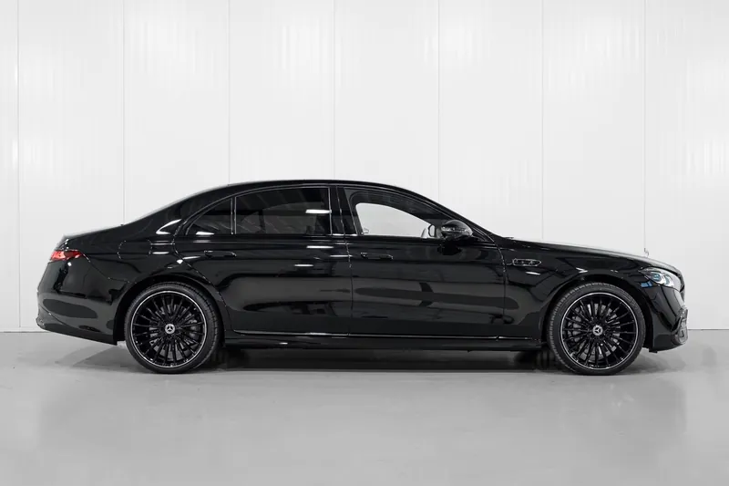 Заказать Mercedes-Benz S-Class S 580 L 4Matic Manufaktur 2026 4.0 л 537 л.с Бензин с пробегом 50 км, Автомат, Полный привод, цвет Чёрный, поставка из Германия, доставка по РФ S-Class S 580 L 4Matic Manufaktur - фото 3