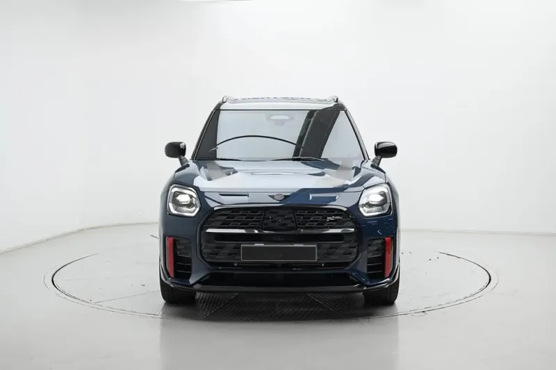 Mini Cooper S Countryman 3rd Generation ALL4 JCW First Edition 2025 2.0 л 300 л.с Бензин, новый авто, Полный привод, Автомат, цвет Синий, страна-производитель — Германия Cooper S Countryman 3rd Generation ALL4 JCW First Edition - фото 2